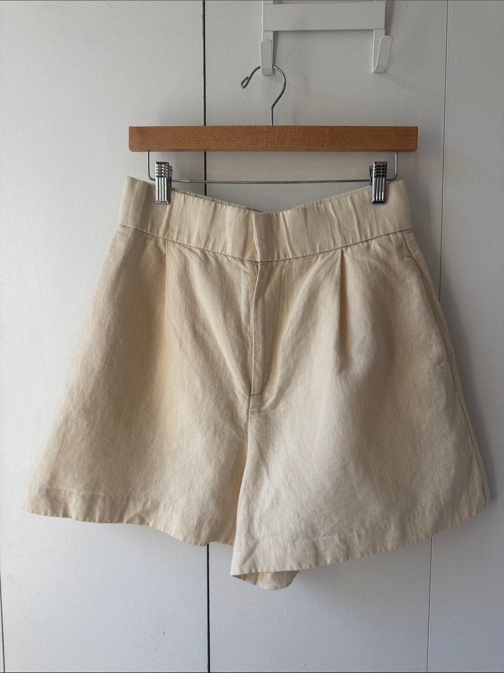 Zara Women’s Cream High-Waist Linen Blend Shorts